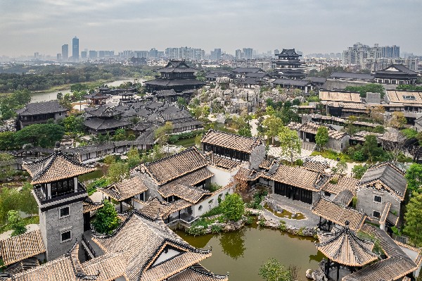 航拍广州市文化馆新馆全景_副本.jpg