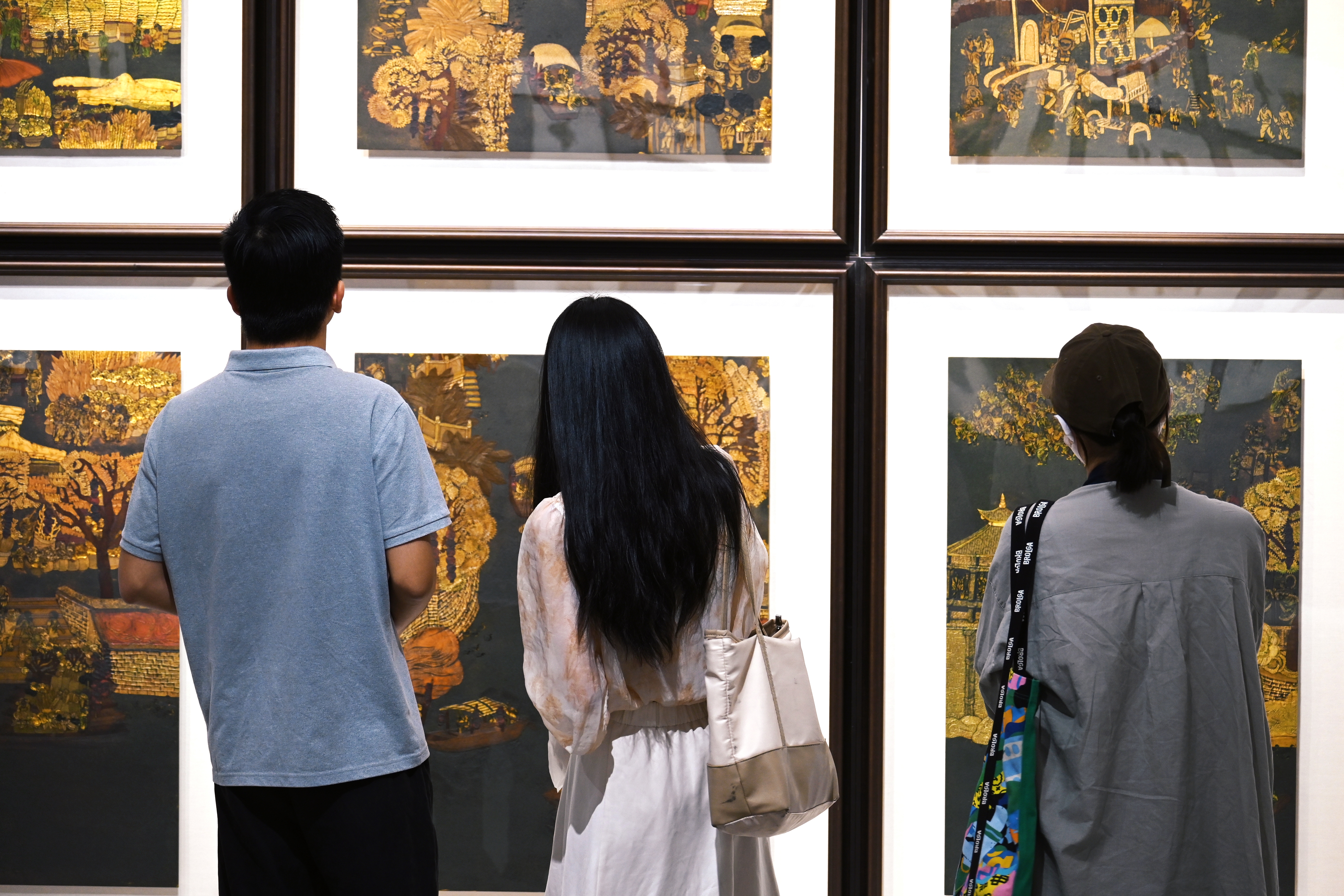 11月1日“广东‘重大历史题材’美术创作文献展”在广州画院美术馆顺利开幕01.jpg