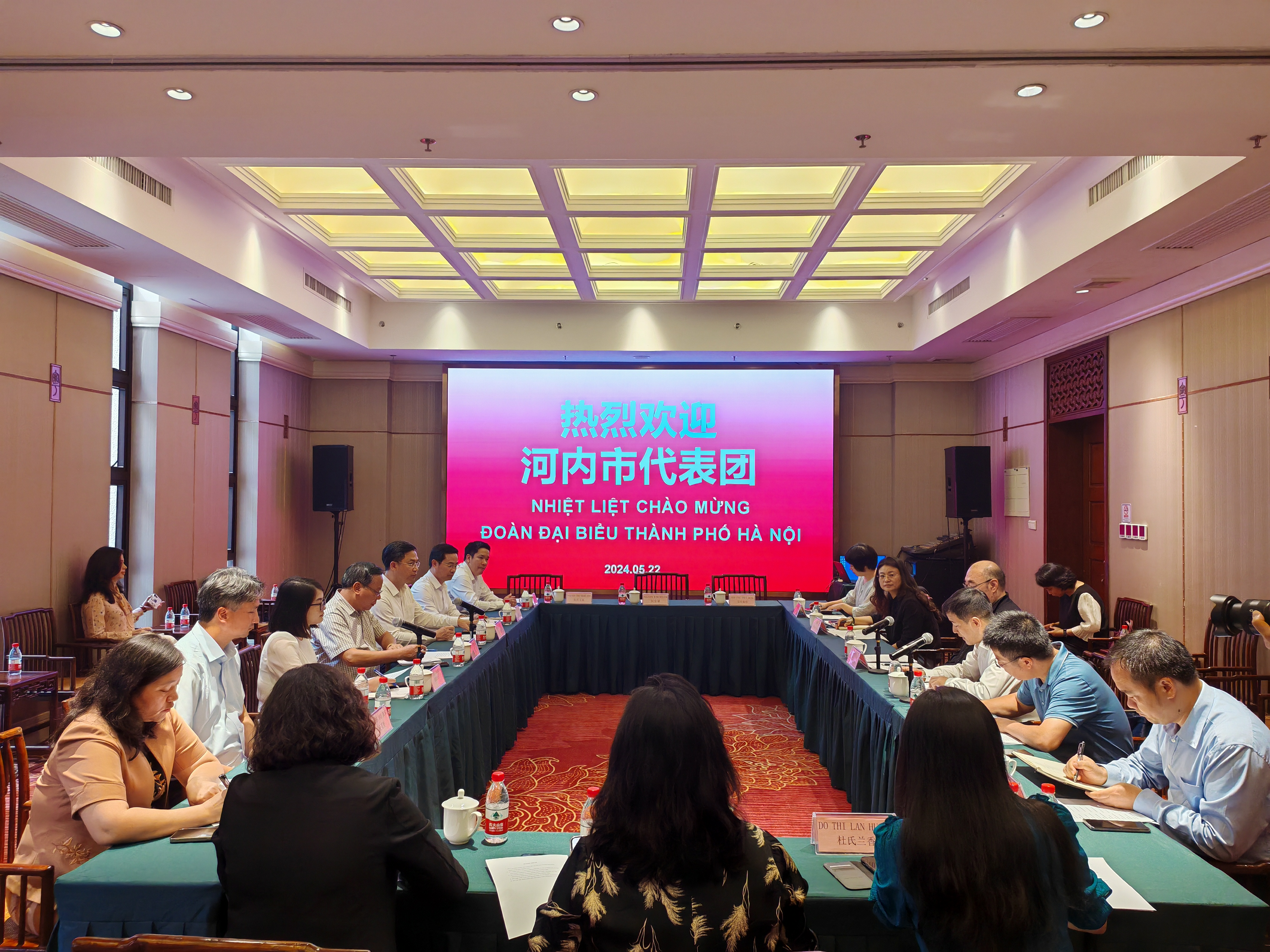 5月22日-西港娱乐(中国)官方网站
同越南河内市委代表团举行工作座谈会.png