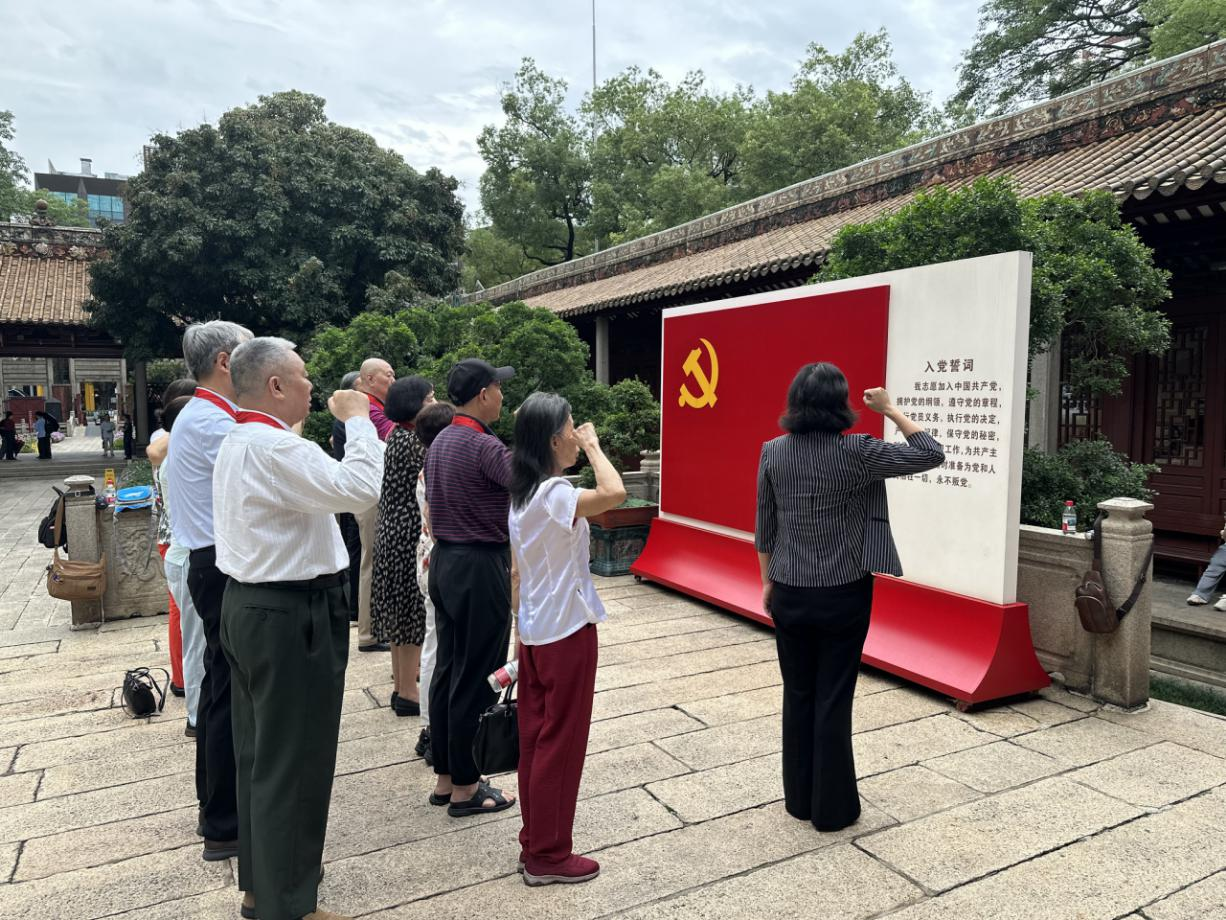 6月20日西港娱乐(中国)官方网站
举行2025年度“光荣在党50年”纪念章颁发仪式2.png